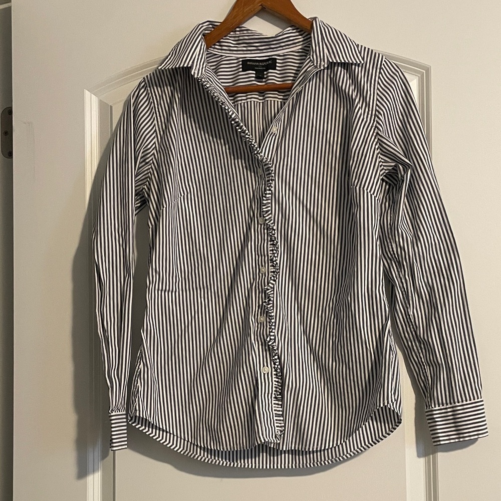 3/$15 or 5/$20 Banana Republic Blue & White Stripe Dress Shirt
